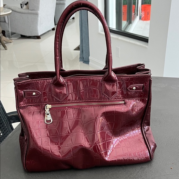 Elegant Burgundy Crocodile-Embossed Satchel - Picture 9 of 15